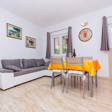 Apartment Apartmani Ferdi