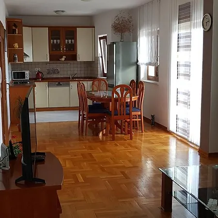 Apartmani Ferdi Apartment *