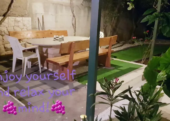 Ferdi アパート トロギール